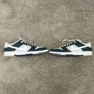 Nike White and Green Sneakers Classic Design